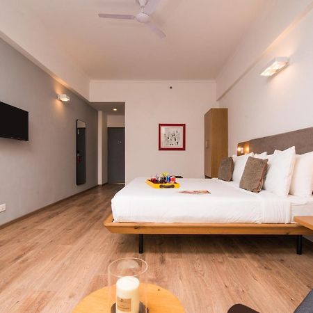 Oyo Townhouse 028 Corporate Suite نويدا المظهر الخارجي الصورة