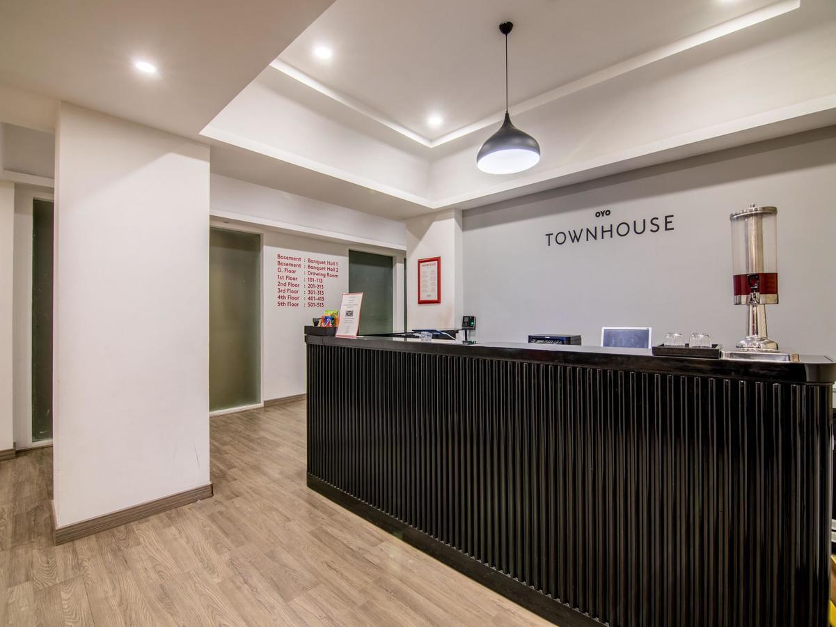 Oyo Townhouse 028 Corporate Suite نويدا المظهر الخارجي الصورة