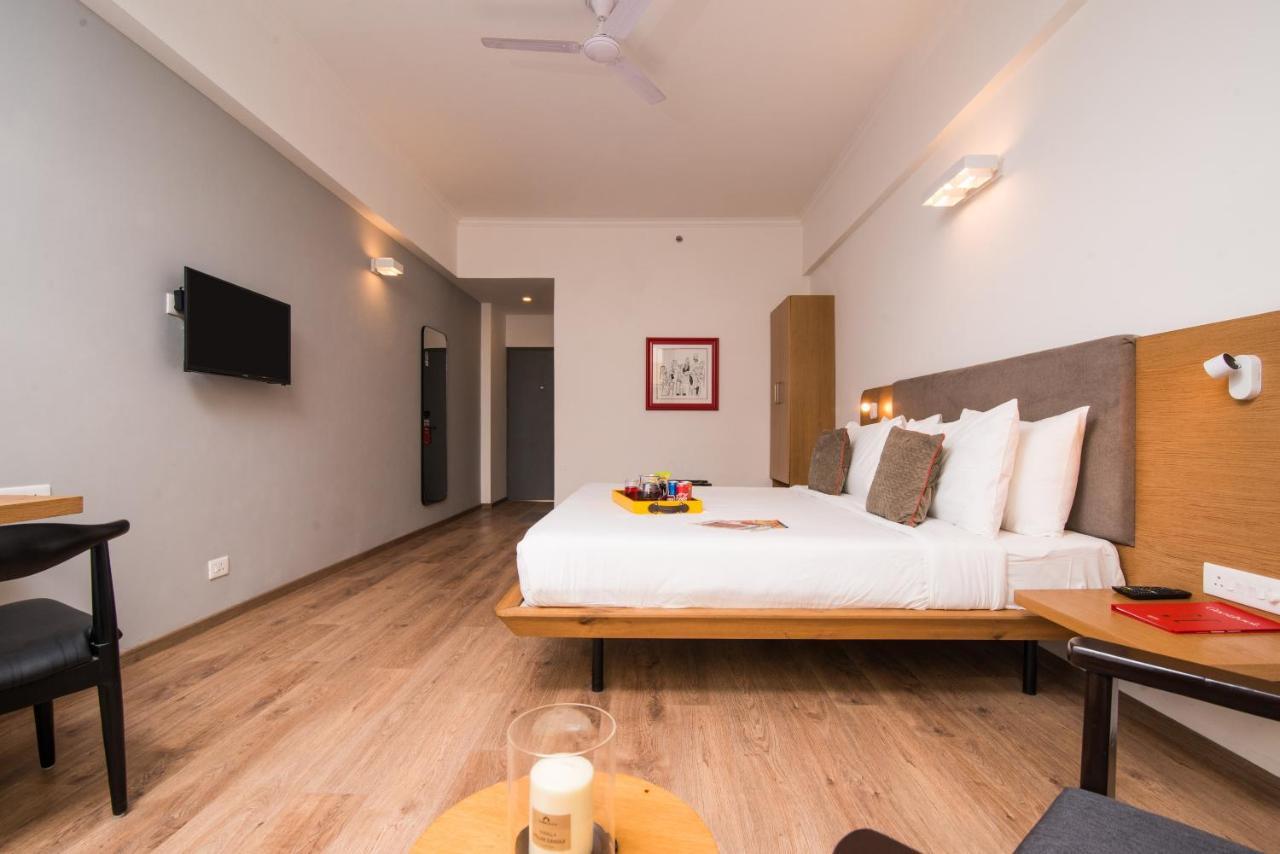 Oyo Townhouse 028 Corporate Suite نويدا المظهر الخارجي الصورة