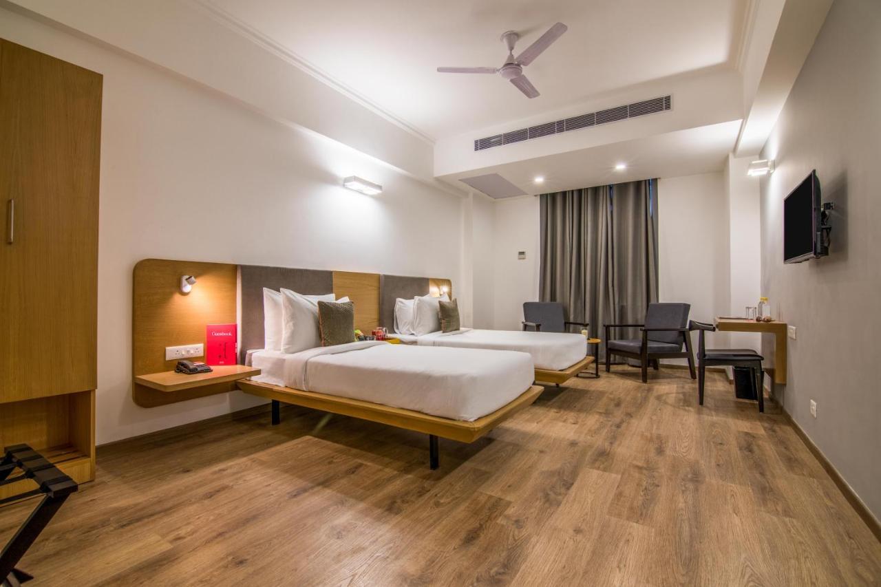 Oyo Townhouse 028 Corporate Suite نويدا المظهر الخارجي الصورة