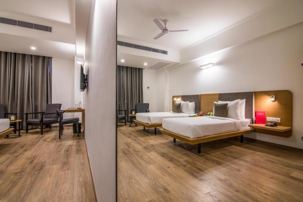 Oyo Townhouse 028 Corporate Suite نويدا المظهر الخارجي الصورة