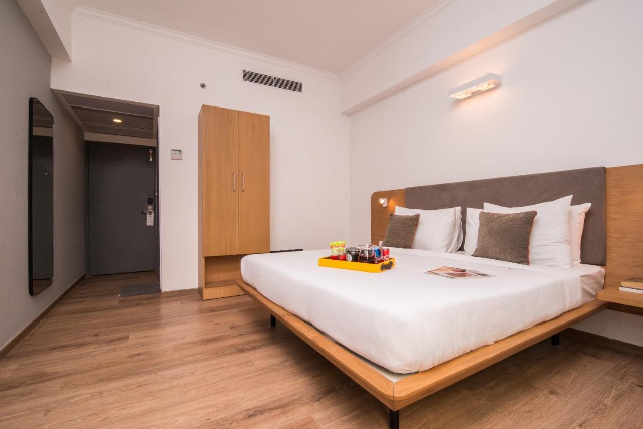 Oyo Townhouse 028 Corporate Suite نويدا المظهر الخارجي الصورة