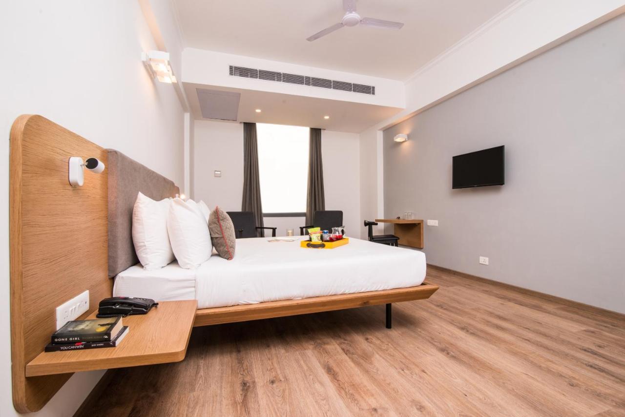 Oyo Townhouse 028 Corporate Suite نويدا المظهر الخارجي الصورة