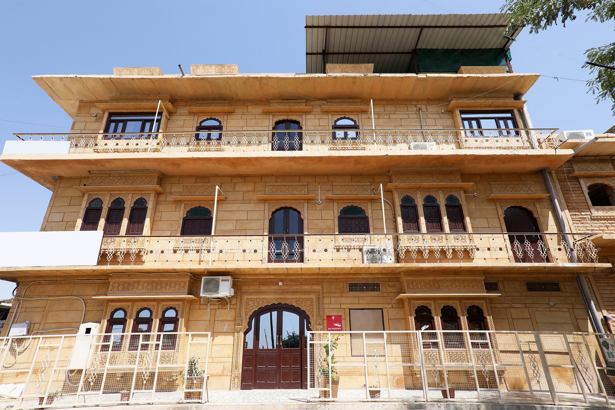 Oyo Townhouse 028 Corporate Suite نويدا المظهر الخارجي الصورة