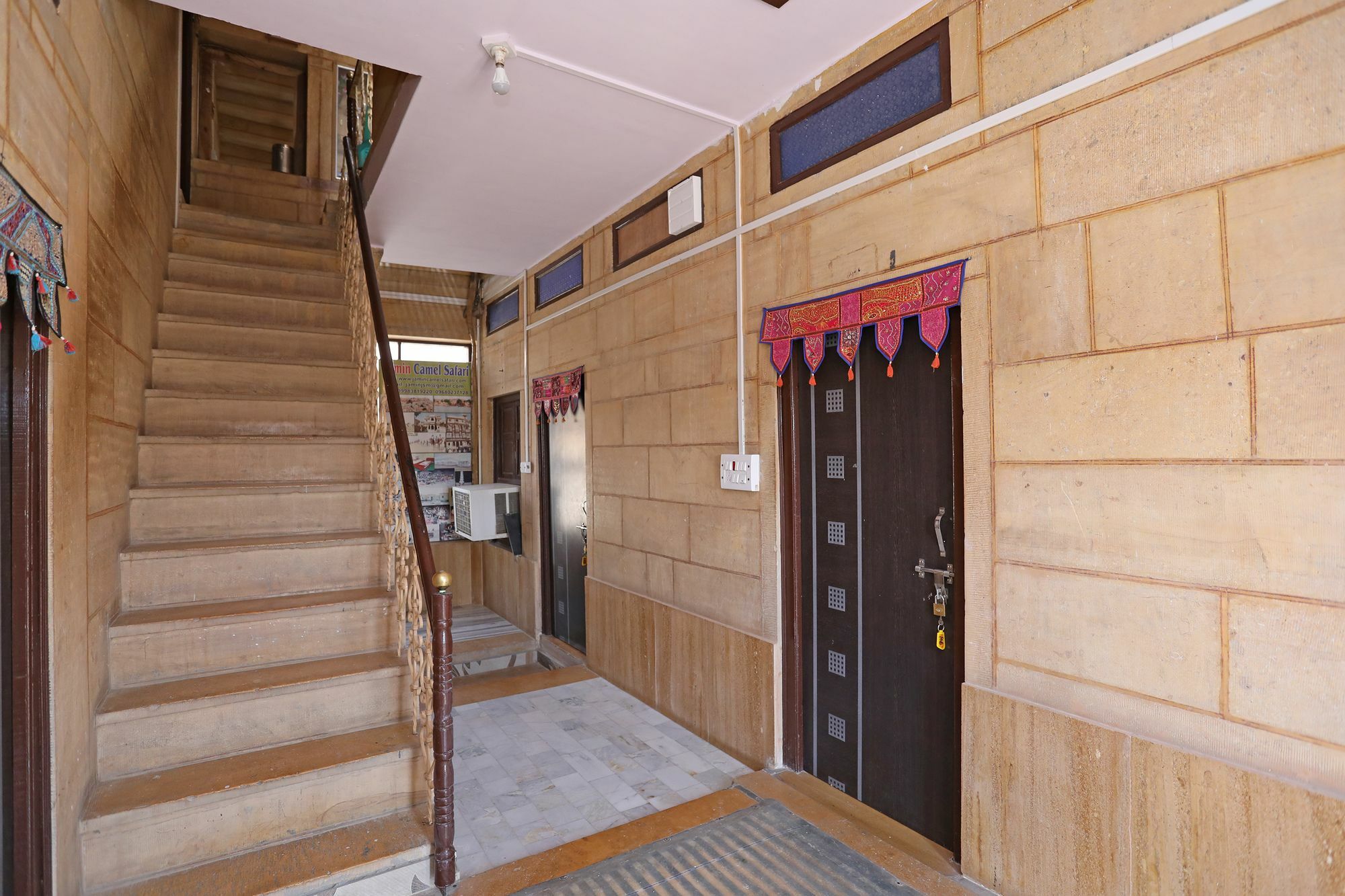 Oyo Townhouse 028 Corporate Suite نويدا المظهر الخارجي الصورة