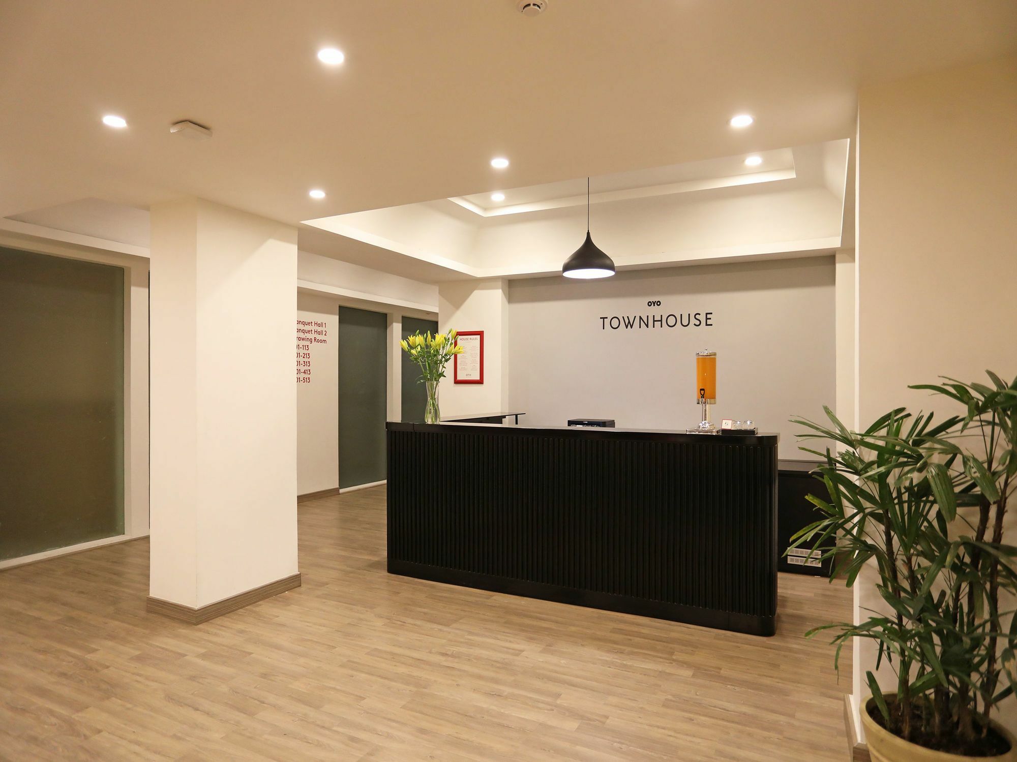 Oyo Townhouse 028 Corporate Suite نويدا المظهر الخارجي الصورة