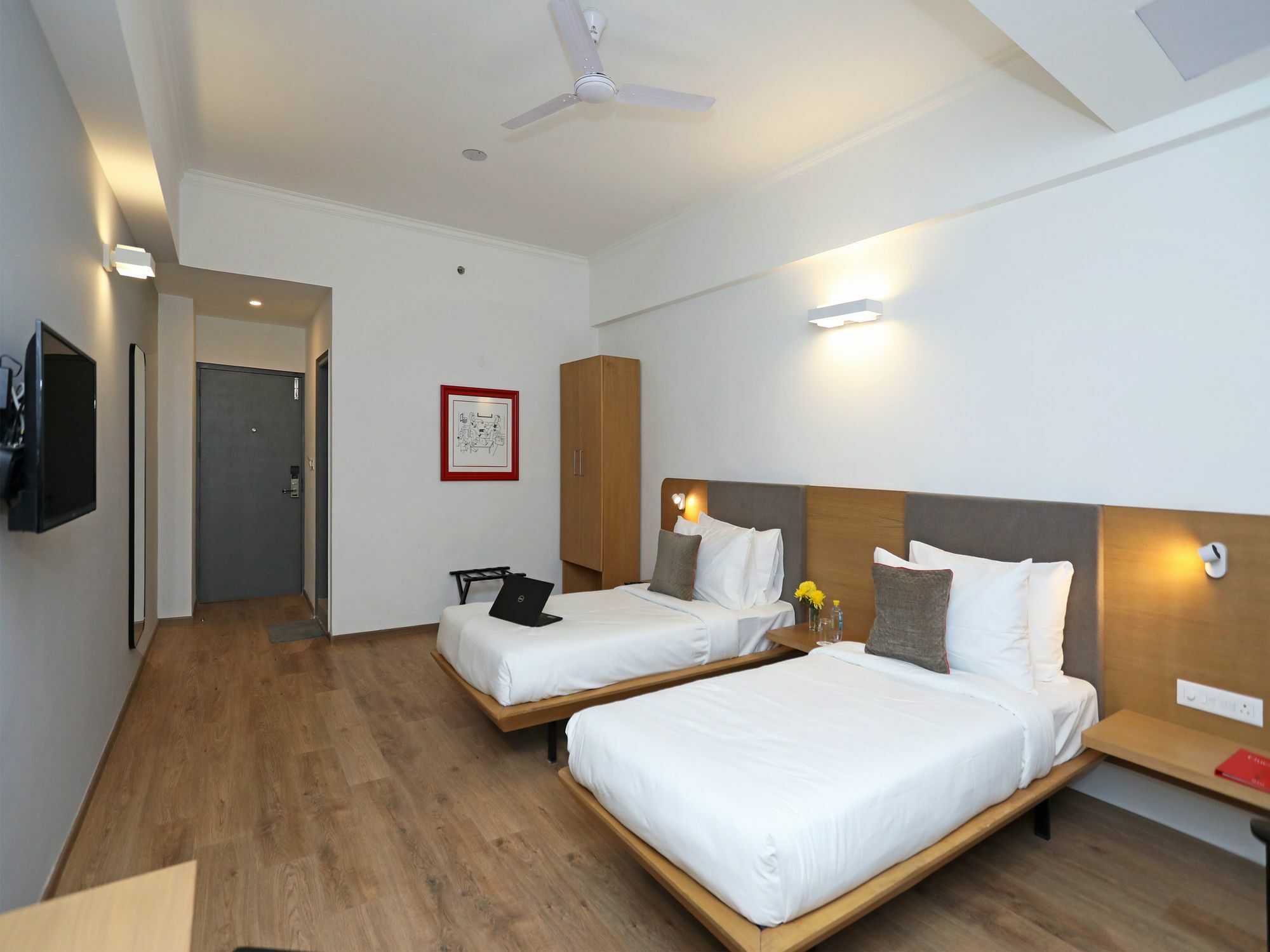 Oyo Townhouse 028 Corporate Suite نويدا المظهر الخارجي الصورة