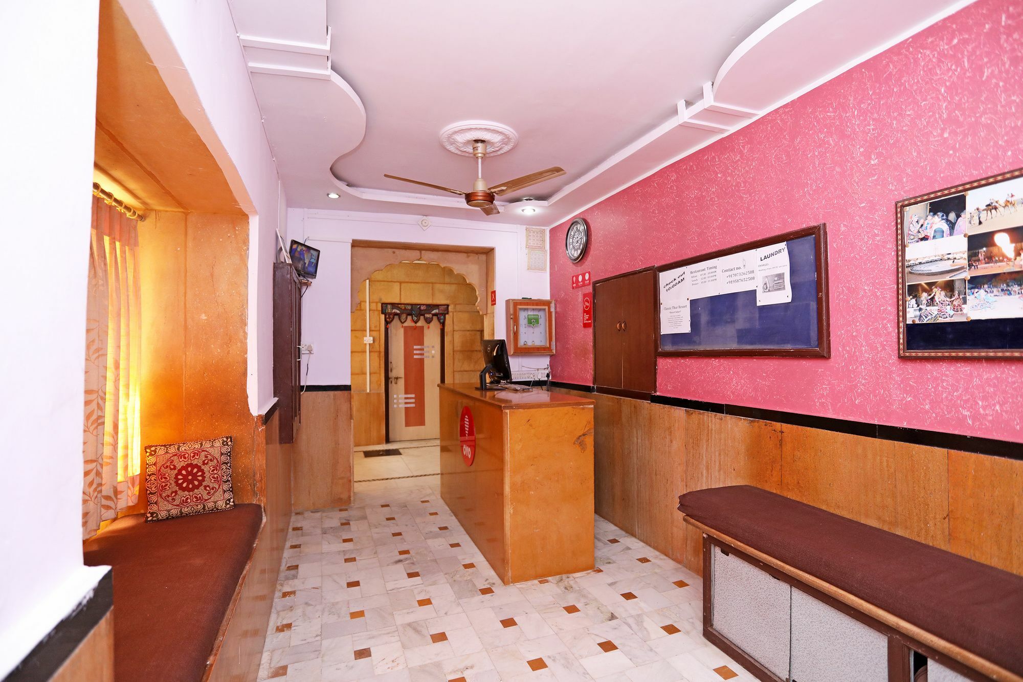 Oyo Townhouse 028 Corporate Suite نويدا المظهر الخارجي الصورة