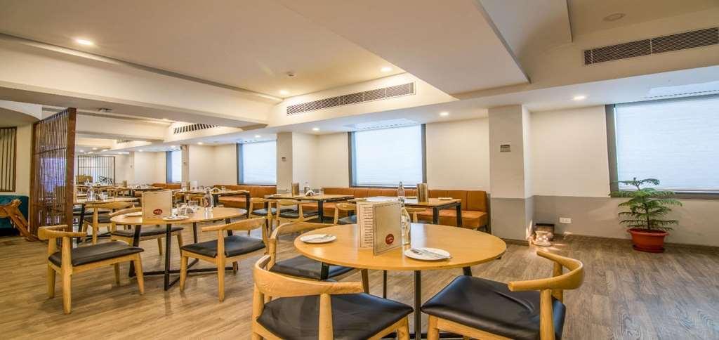 Oyo Townhouse 028 Corporate Suite نويدا المرافق الصورة