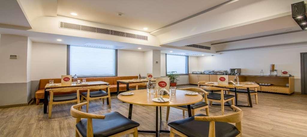 Oyo Townhouse 028 Corporate Suite نويدا المرافق الصورة