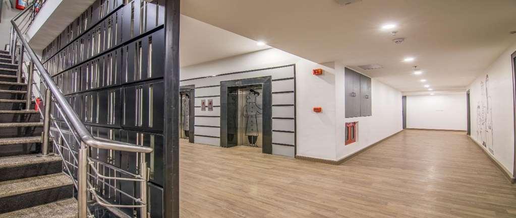 Oyo Townhouse 028 Corporate Suite نويدا المرافق الصورة