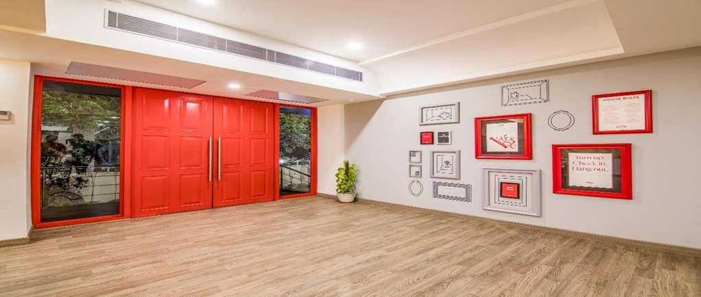 Oyo Townhouse 028 Corporate Suite نويدا المرافق الصورة