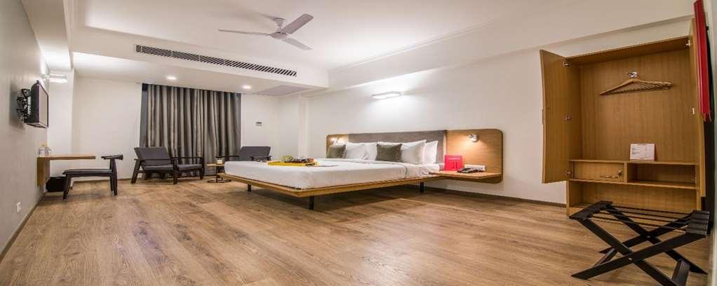Oyo Townhouse 028 Corporate Suite نويدا الغرفة الصورة