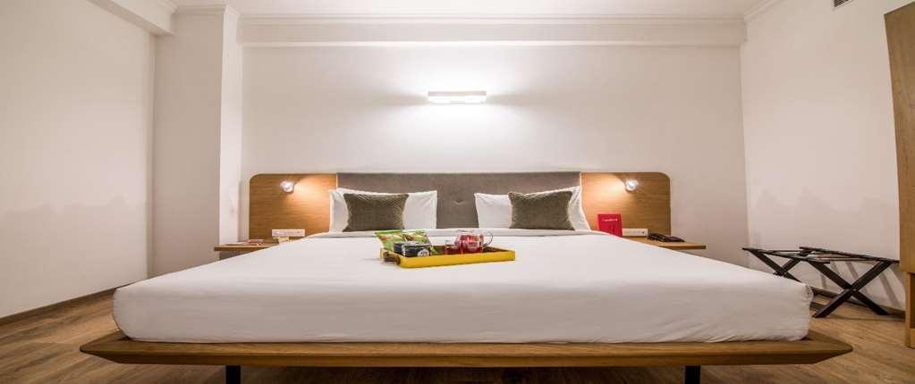 Oyo Townhouse 028 Corporate Suite نويدا الغرفة الصورة